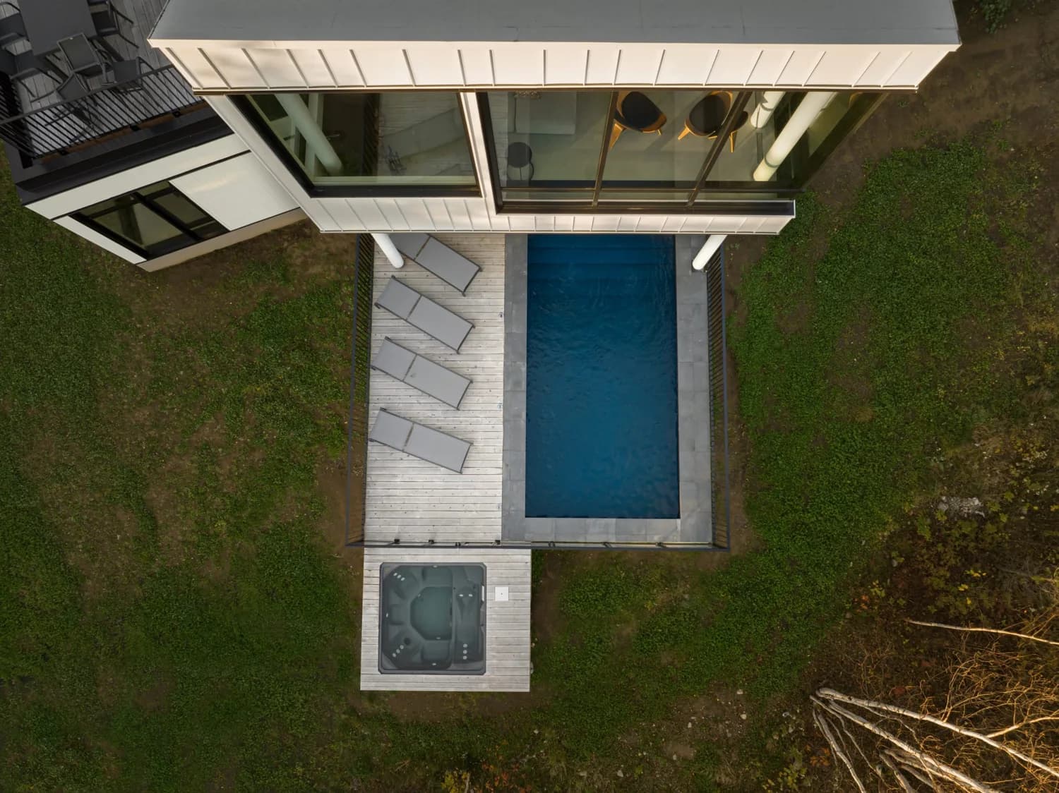 Pool and spa at L'Embâcle chalet