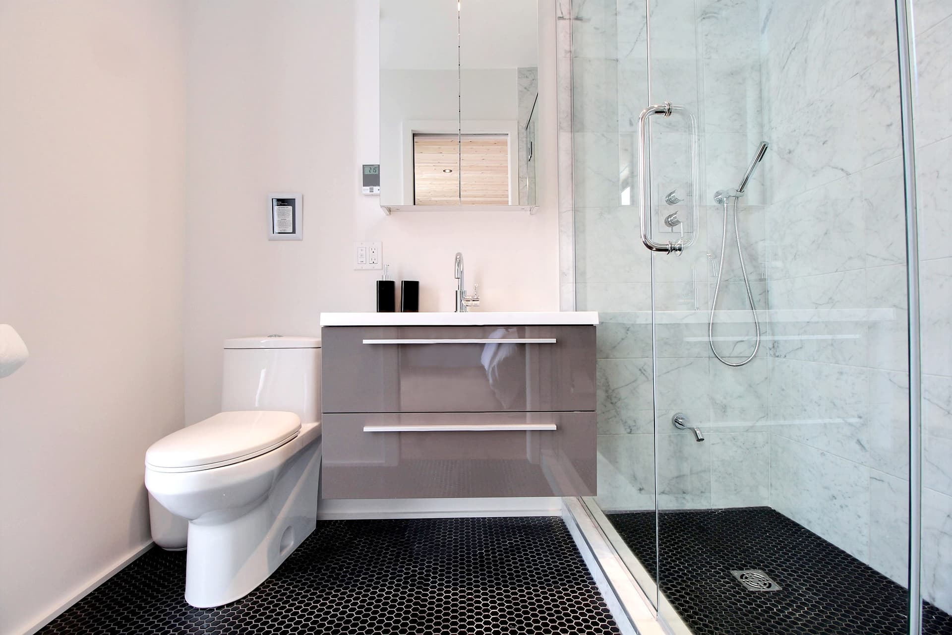 Private en-suite bathroom with walk-in shower, La Blanche, Cap-à-l'Aigle