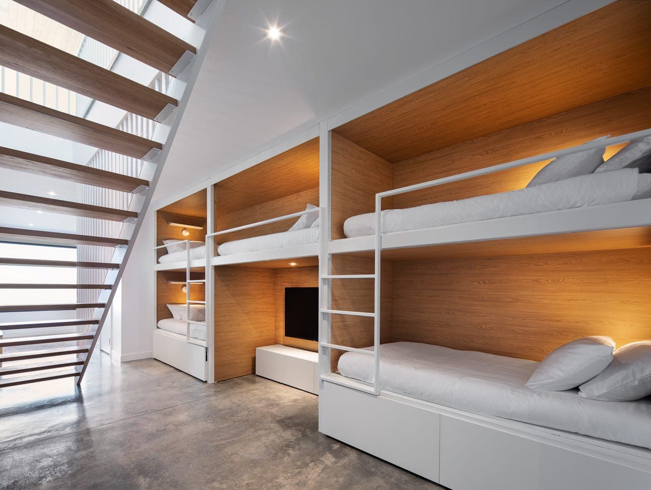 Kids' space with capsule beds at Le Littoral, Cap-à-l'Aigle