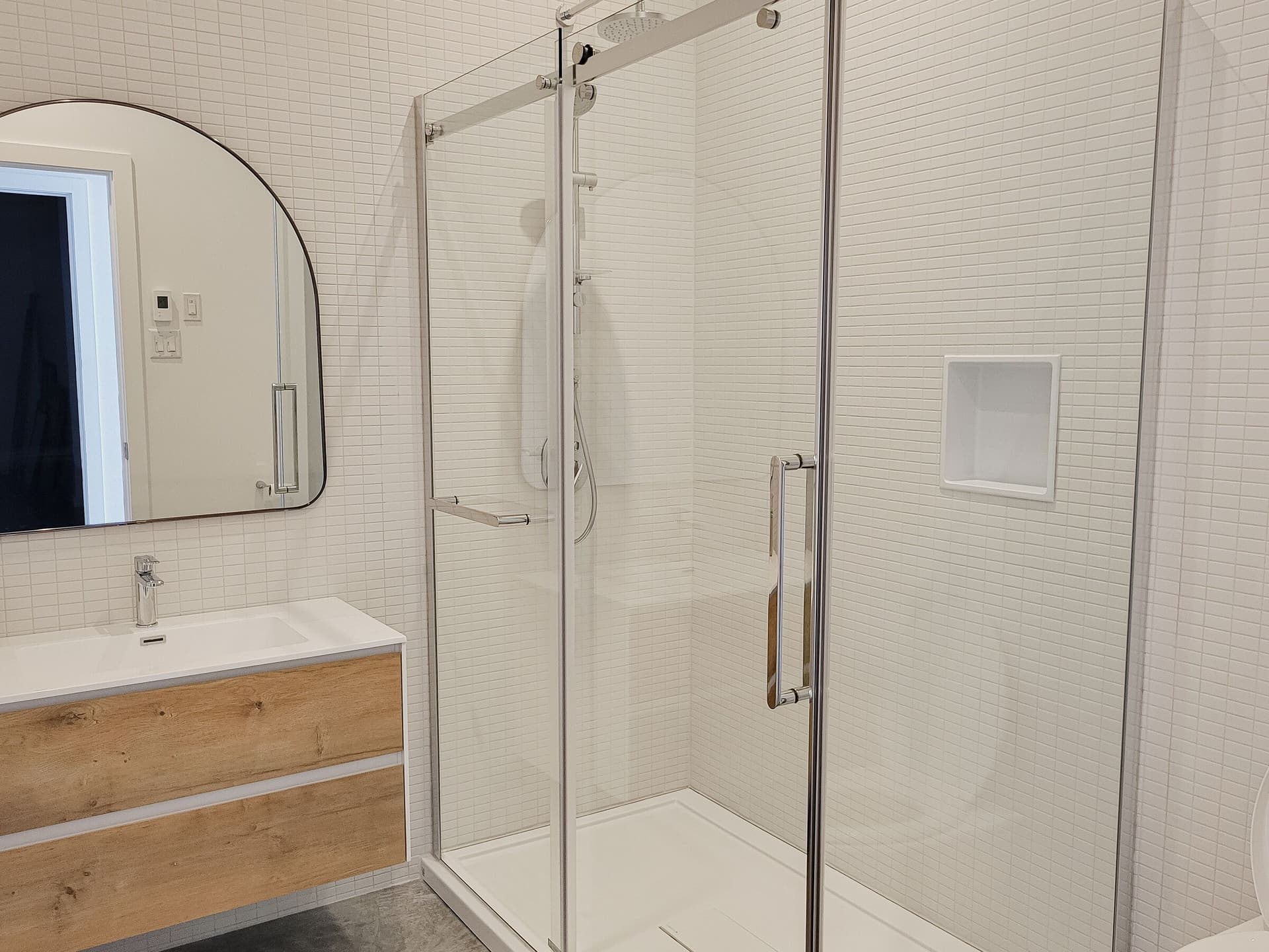 En-suite bathroom with ceramic shower, Villa Le Ruisseau, Cap-à-l'Aigle