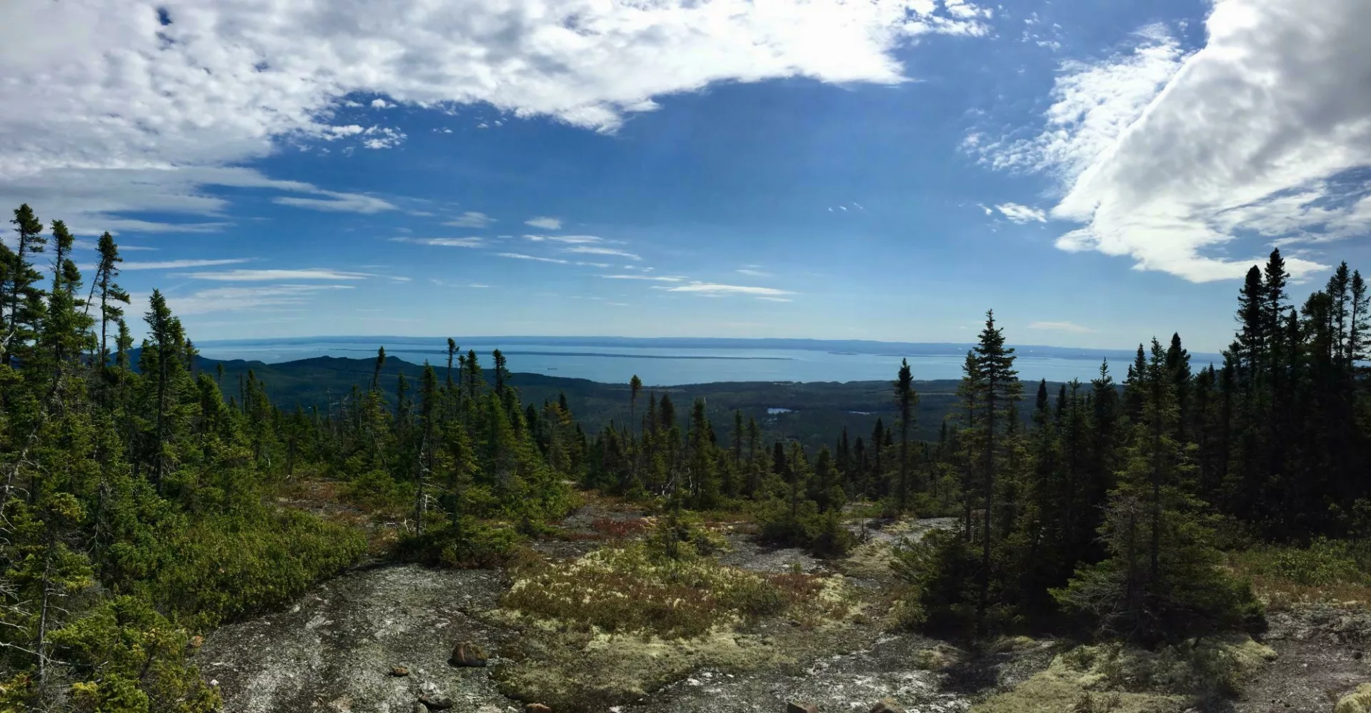 Le panorama sur le fleuve depuis le sentier de l'Orignac