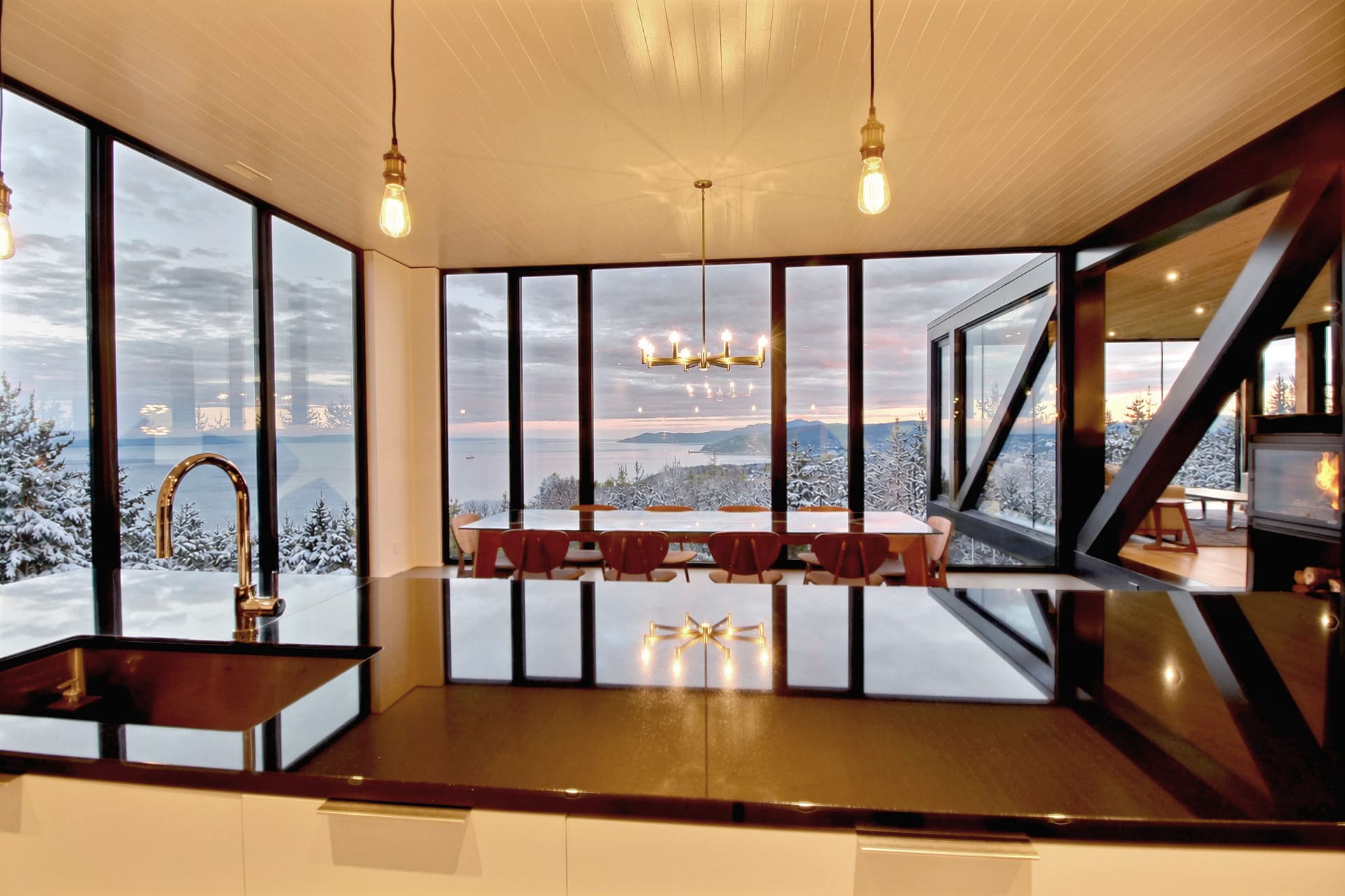Living spaces with panoramic windows, La Blanche, Charlevoix