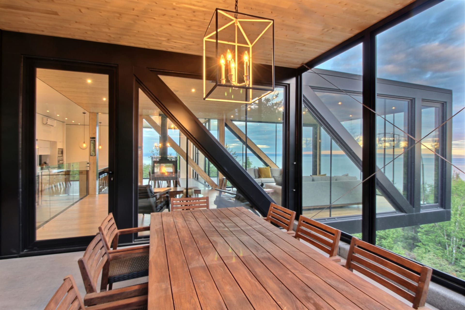 Salon en soirée, La Blanche, Charlevoix