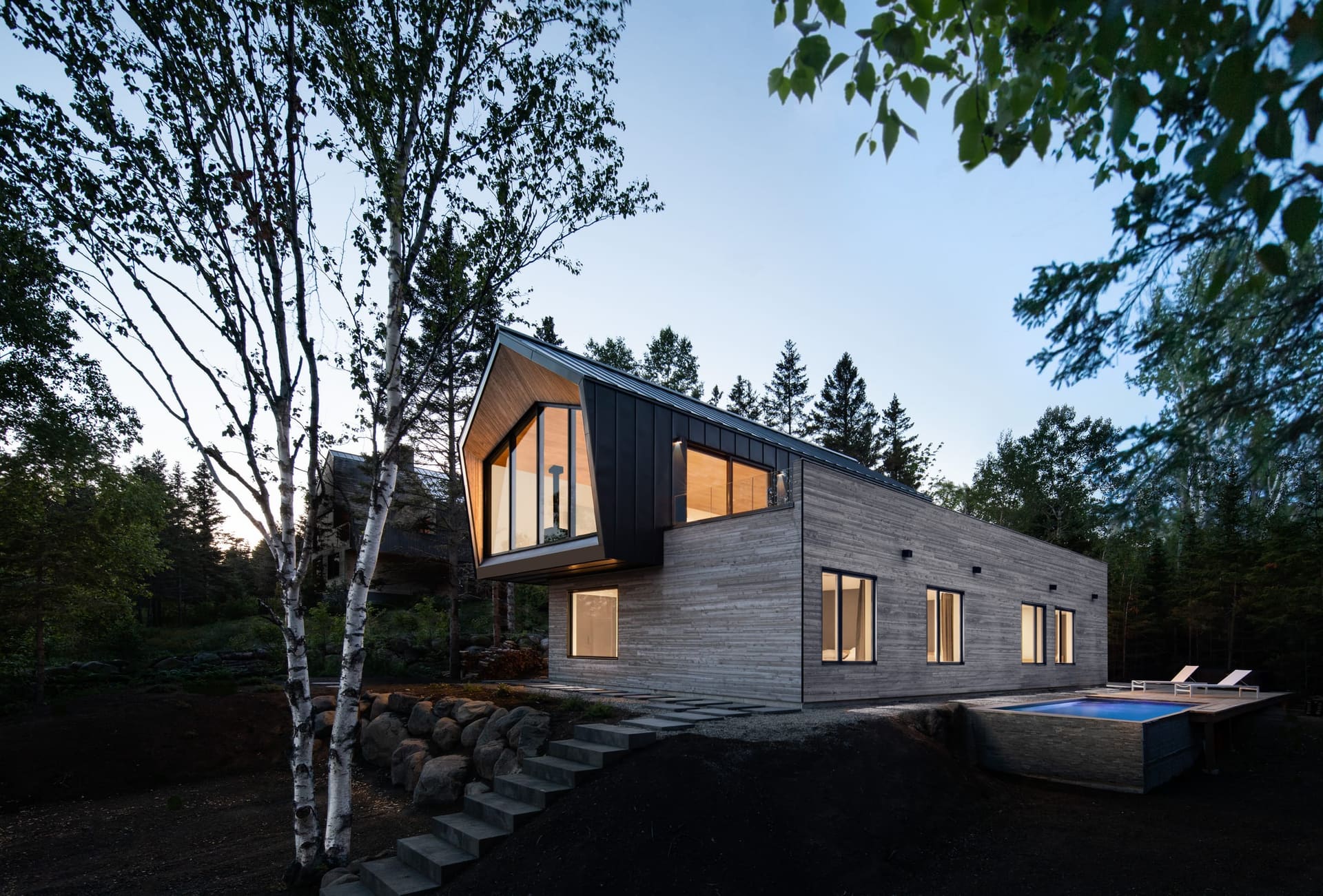 Pool-side view of Le Littoral chalet, Charlevoix