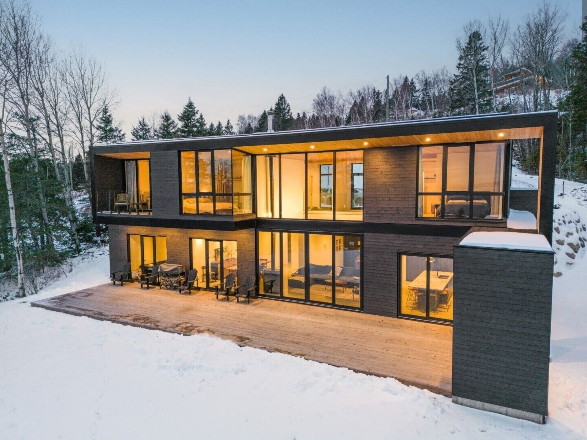 Villa Le Ruisseau au crépuscule en hiver, Charlevoix