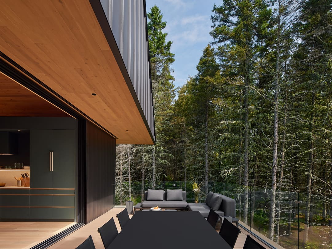 Wooded approach to Villa Luce, La Malbaie, Charlevoix